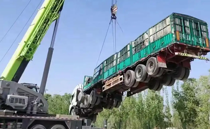 理塘道路脱困救援案例